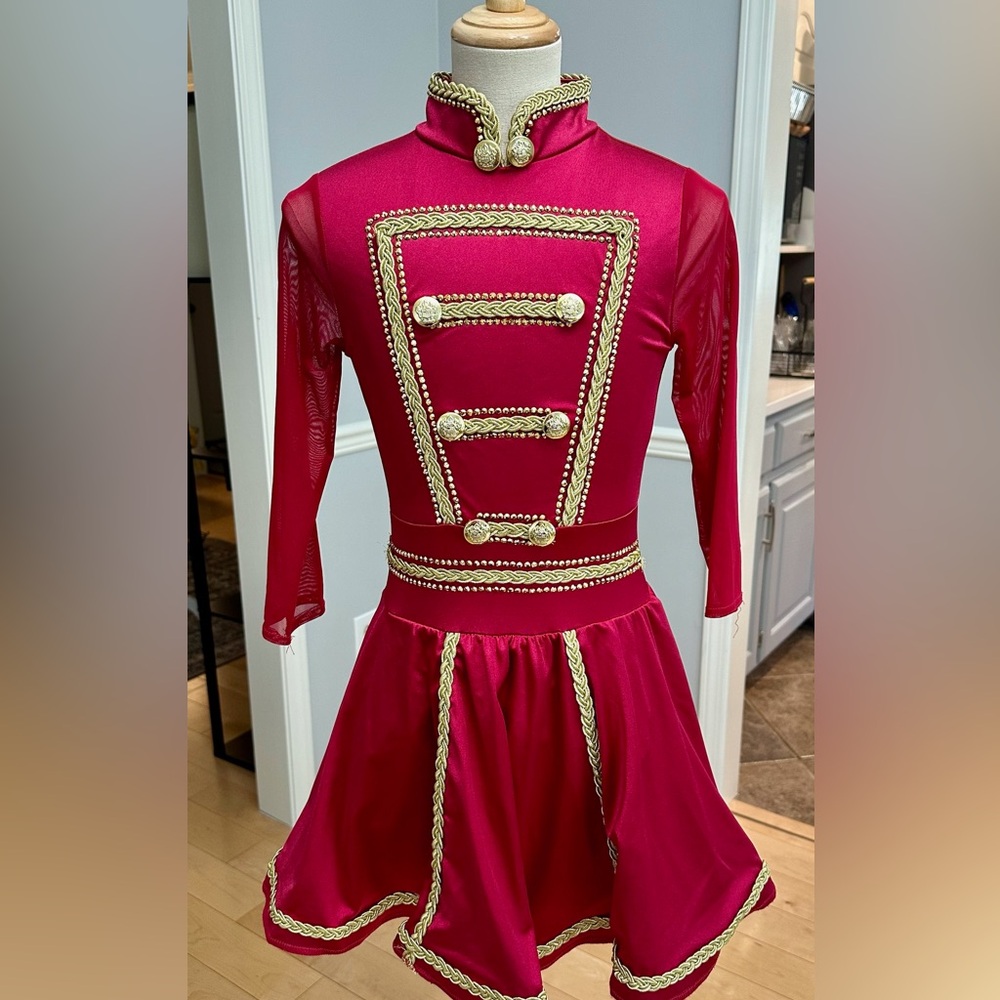 Red/gold costume AS